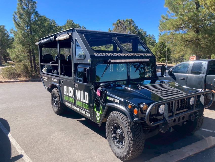 グランドキャニオン地上観光用のハマー